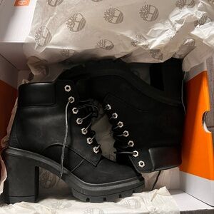 Timberland 6” Lace-Up Women's Boots size 6.5 *like NEW*